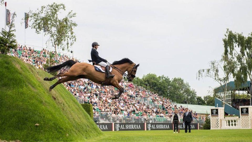 Senzace irské reprezentace Michael Pender. Poráží světové jezdce