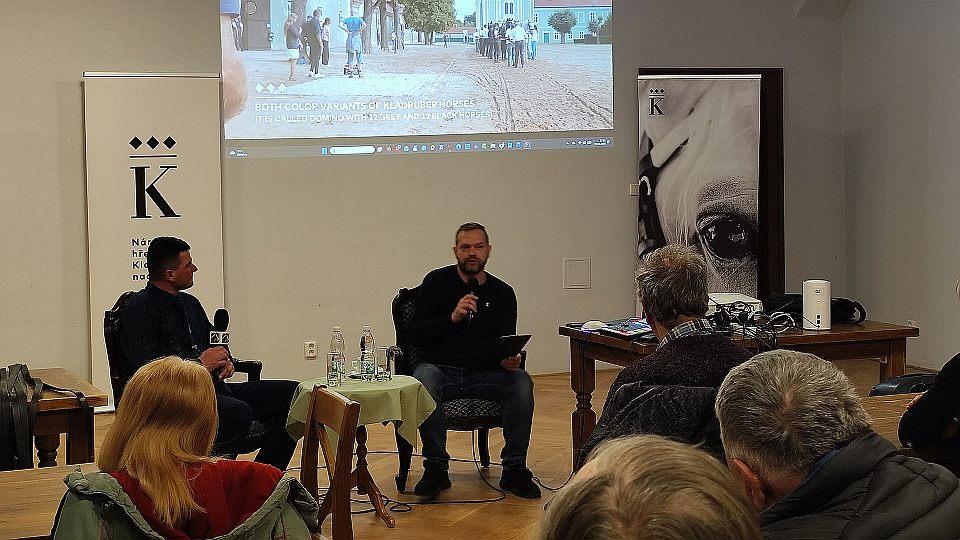 Beseda: Jak ukočírovat čtyřiadvacet koní? Bez zkušeného týmu by to nešlo