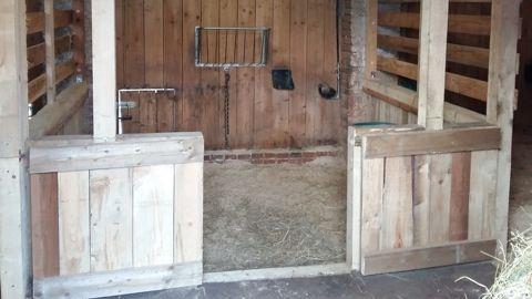 Koně v nouzi mají opravenou stáj v Třanovicích