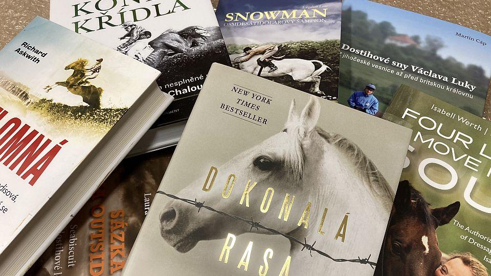 Knižní tipy pro milovníky koní: Strhující příběhy pro sychravé dny