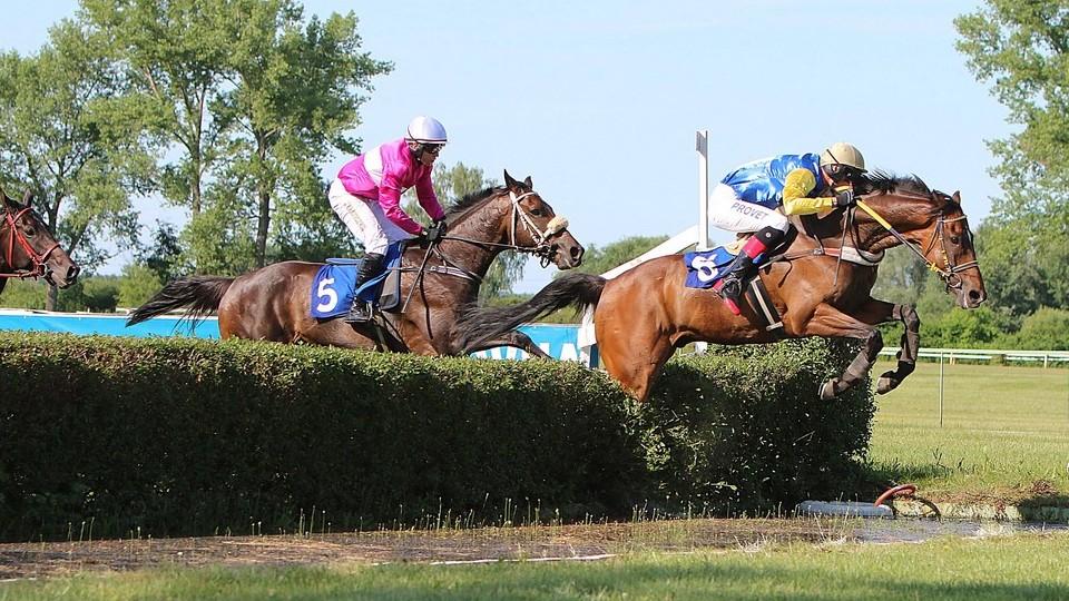 Aeneas a Kratochvíl první, zbytek nikde. Lysá viděla velký hattrick