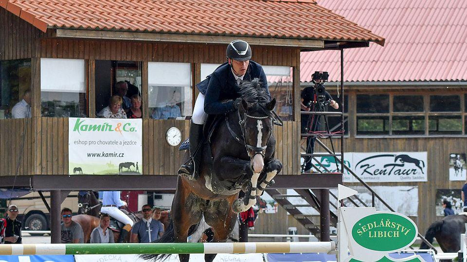 Kritérium mladých koní ŽIVĚ na EquiTV.cz: Přes sto startů v Hradištku