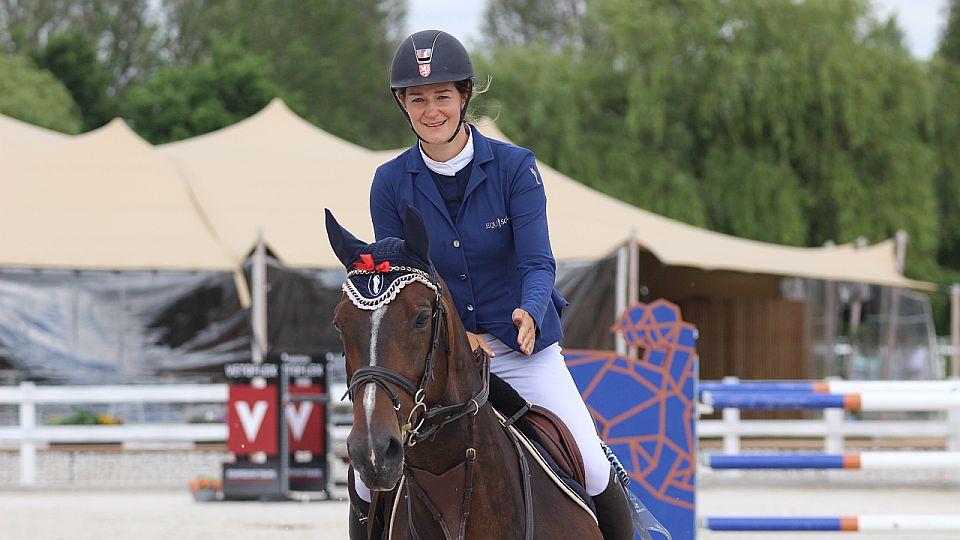 Živě: Sledujte vrcholy Letní ceny Chuchle Areny Praha na EquiTV.cz